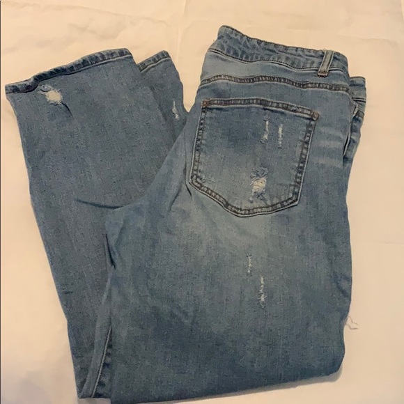 Distressed Jeans 💙 - Picture 4 of 5